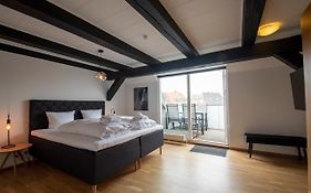Stylish Two Floor Deluxe Apartment - 2 Bedroom